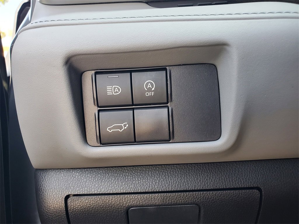 Used 2023 Toyota Highlander XLE image 24