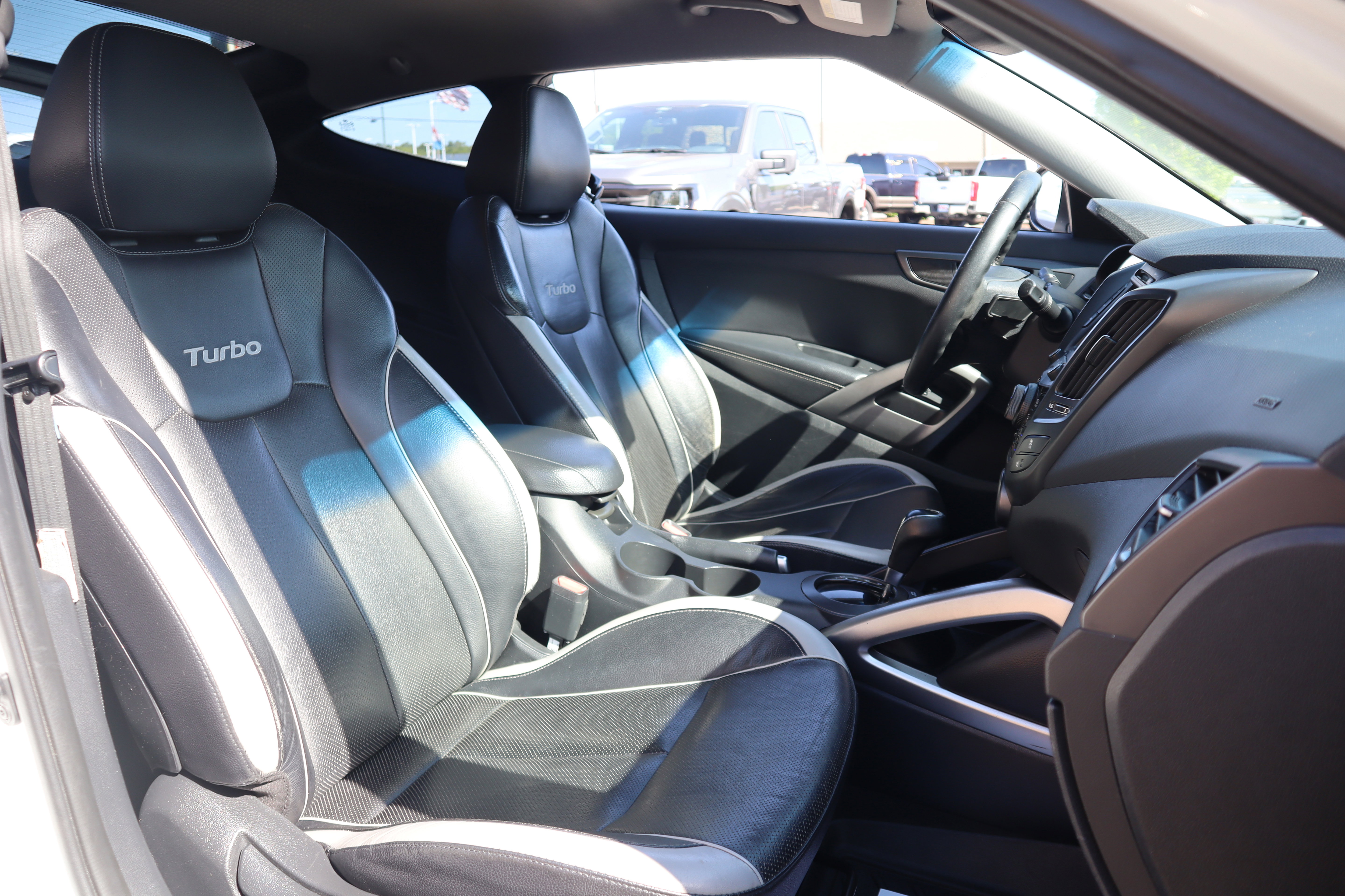 Used 2013 Hyundai Veloster Turbo FWD image 28