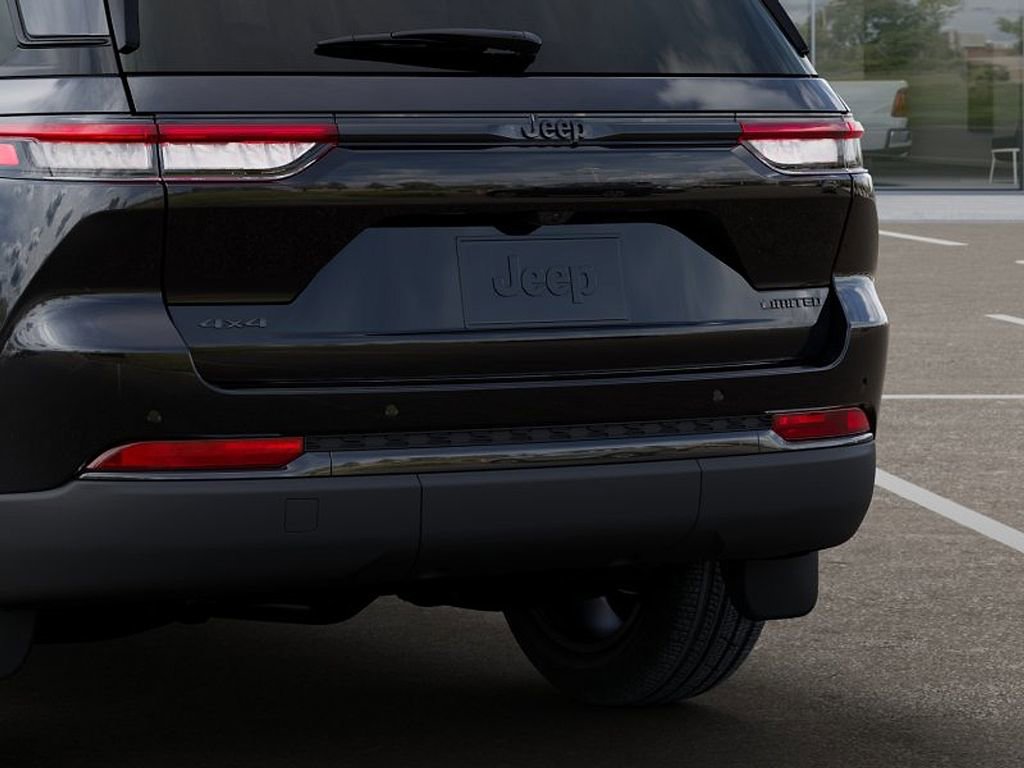 New 2025 Jeep Grand Cherokee Limited w/ Black Appearance Package AWD/4WD image 13