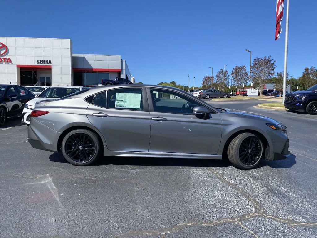New 2026 Toyota Camry Hybrid FWD image 2
