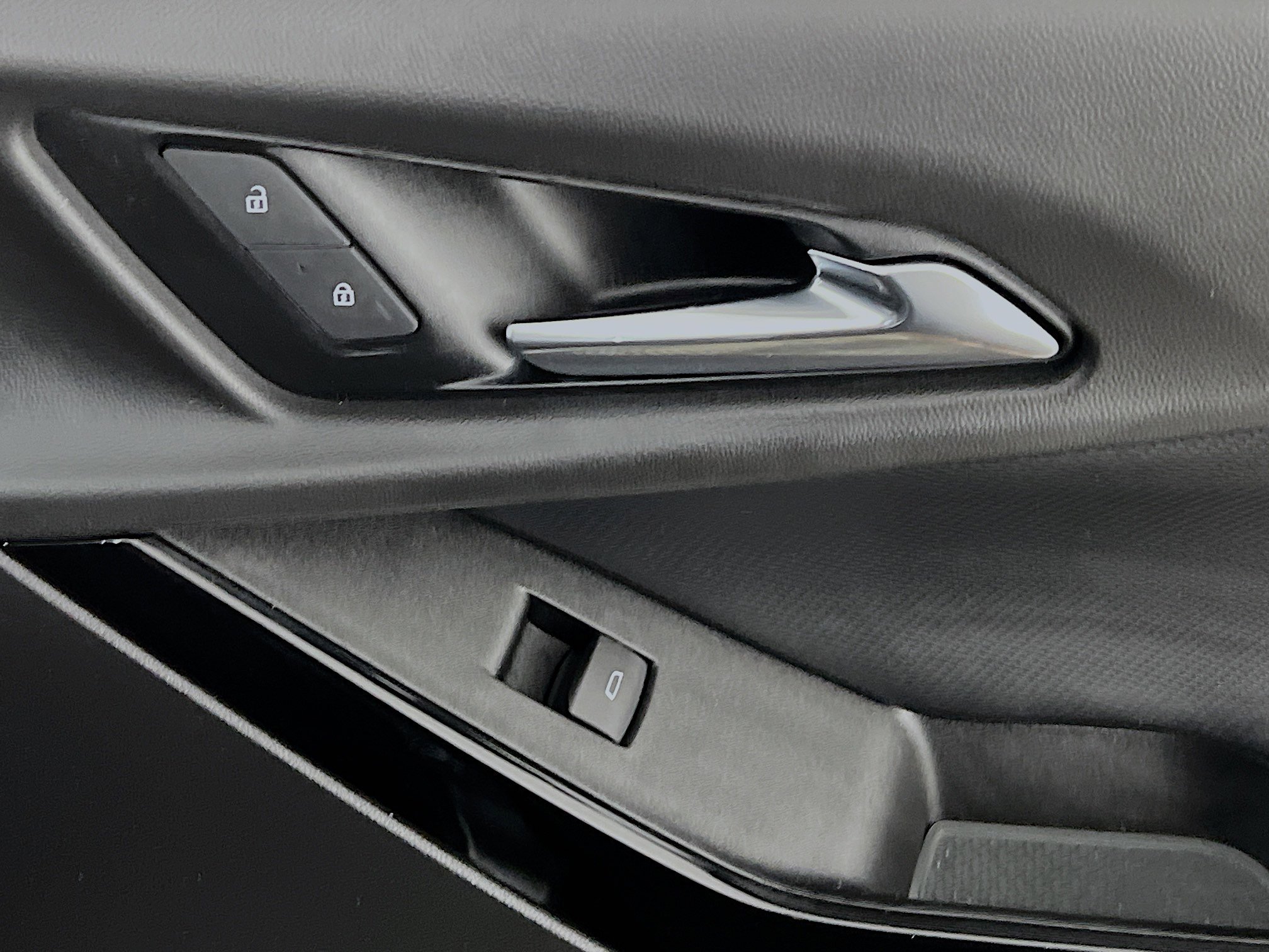 Used 2025 Chevrolet Equinox LT w/ Safety and Technology Package image 32