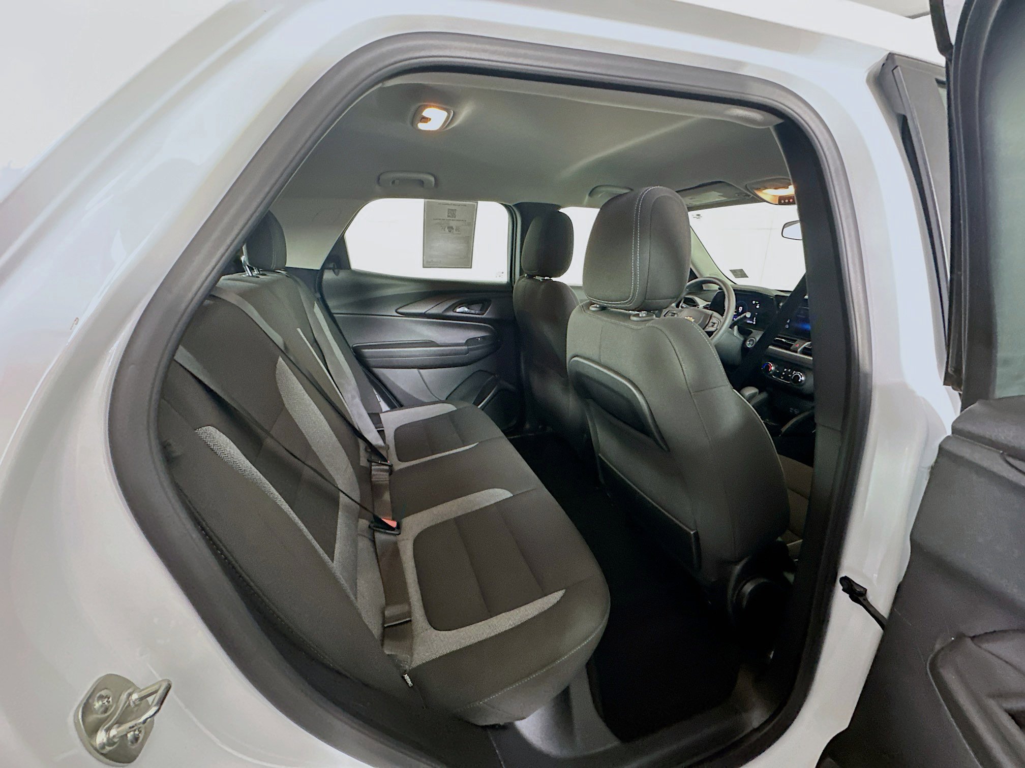 Used 2024 Chevrolet TrailBlazer LS image 29