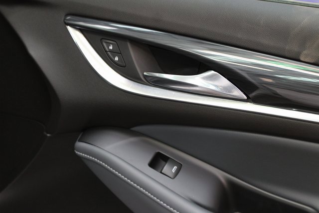 Used 2021 Buick Enclave Essence image 13