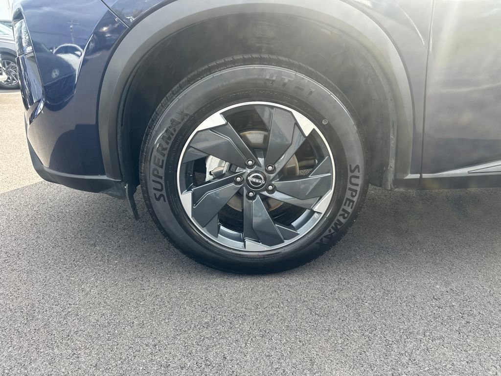 Used 2024 Nissan Rogue SV image 14