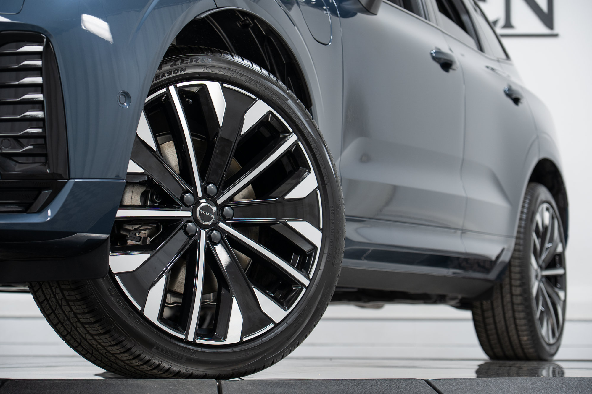 New 2027 Volvo XC60 T8 Ultra AWD/4WD image 27