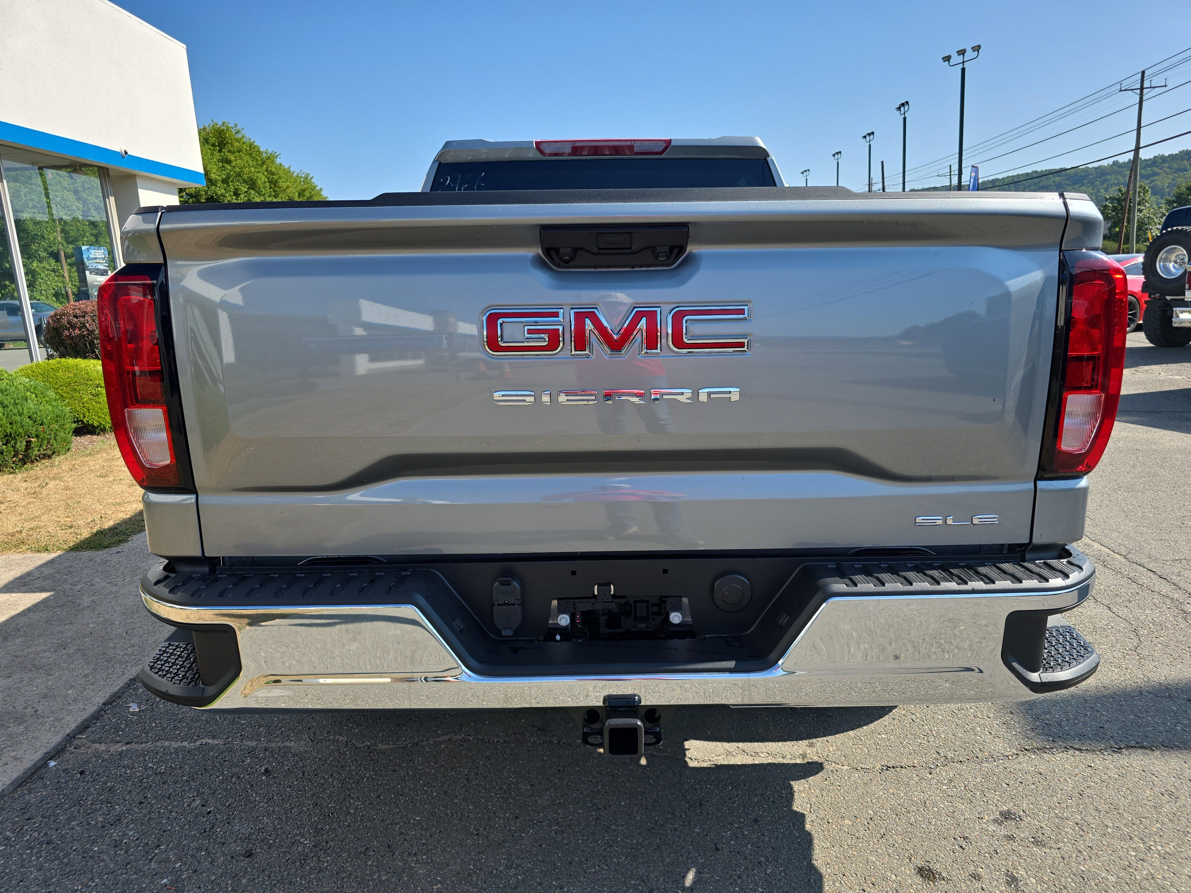 New 2026 GMC Sierra 1500 SLE image 4