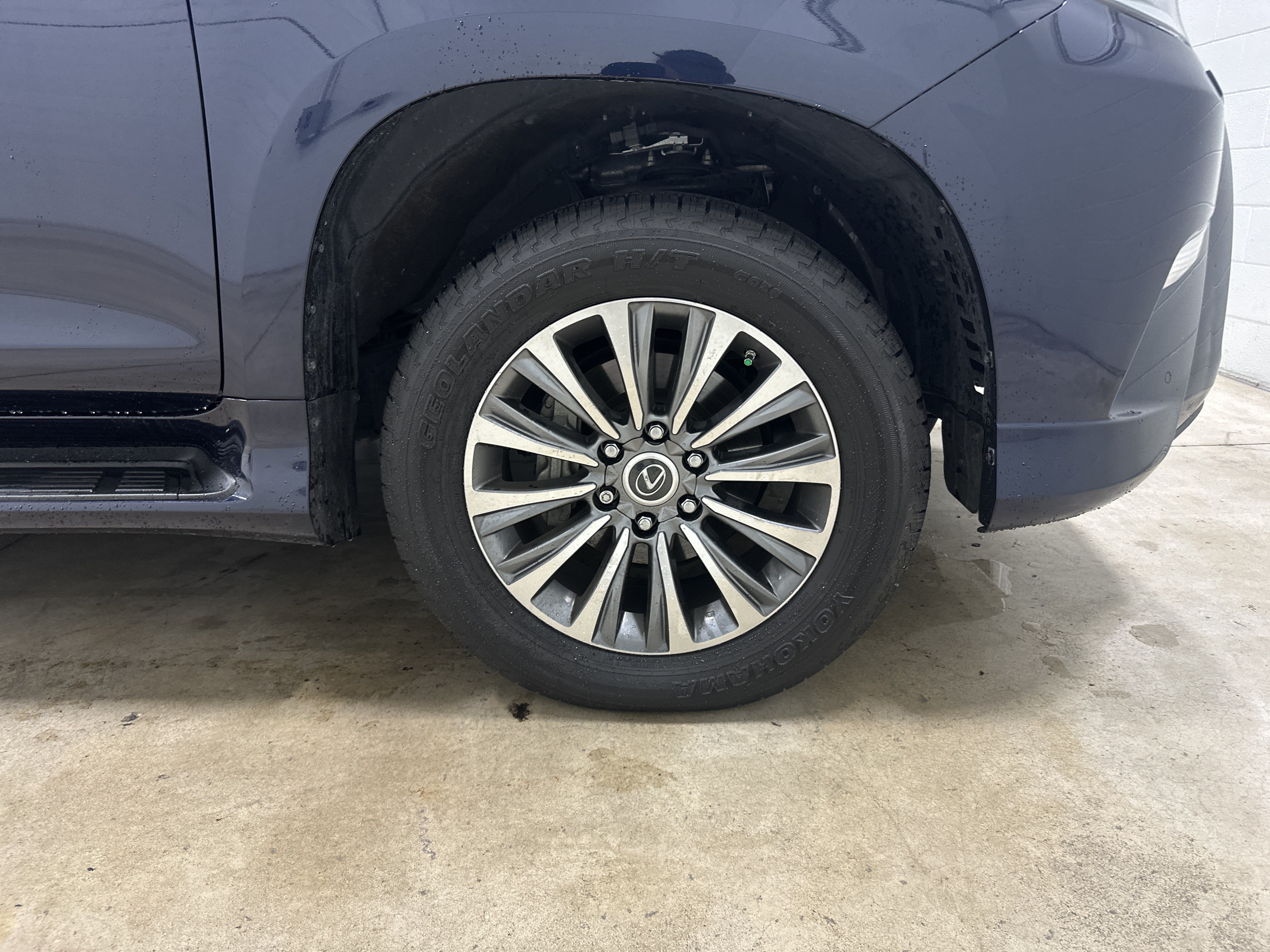 Certified 2021 Lexus GX 460 Luxury w/ Accessory Package AWD/4WD image 13