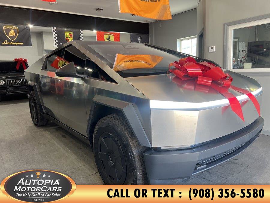 Used 2025 Tesla Cybertruck AWD Crew Cab image 27