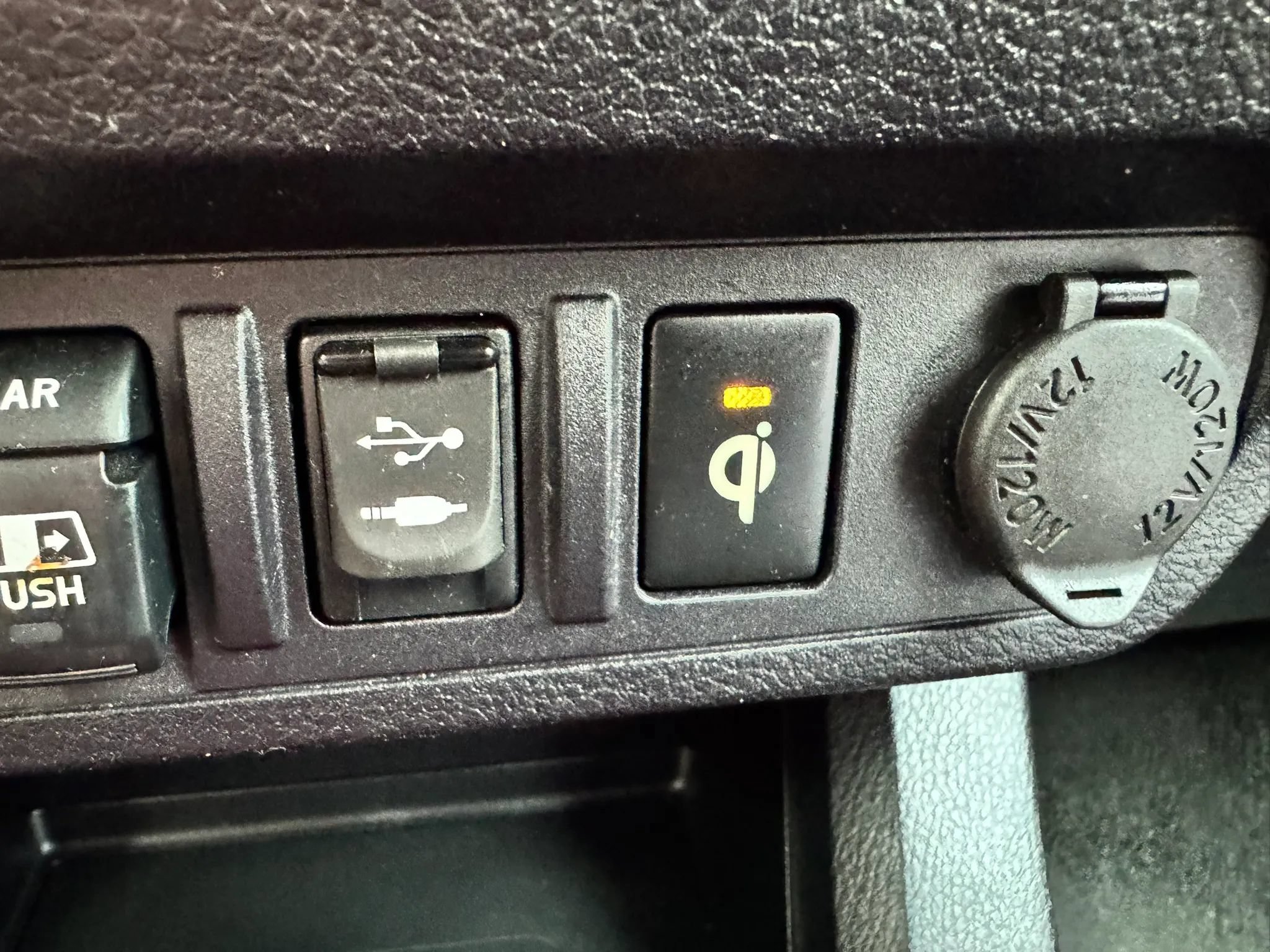 Used 2018 Toyota Tacoma TRD Off-Road w/ Technology Package AWD/4WD image 31