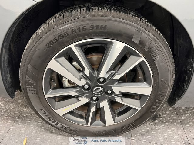 Used 2025 Nissan Versa SV FWD image 18