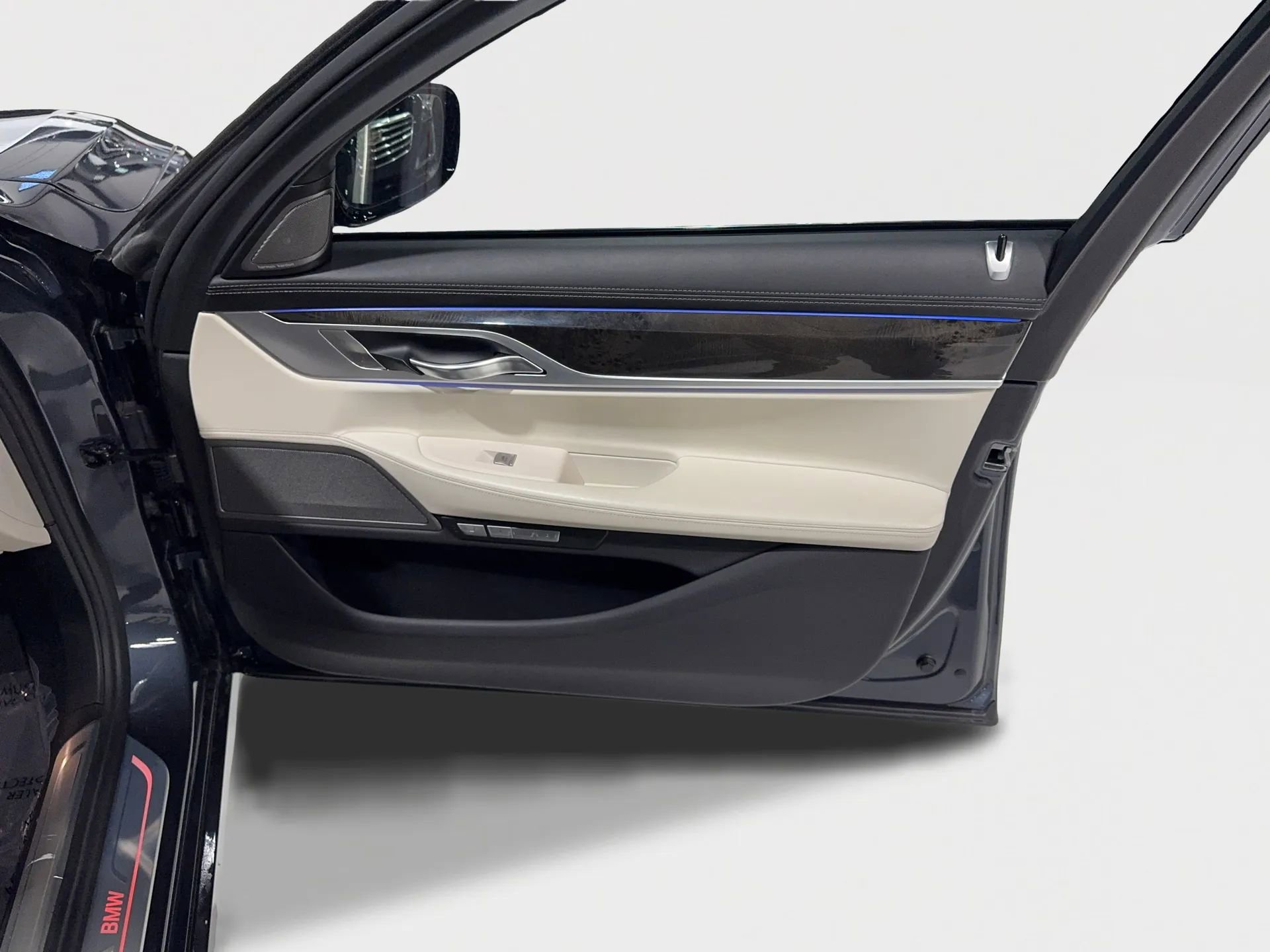 Used 2017 BMW 750i xDrive image 25