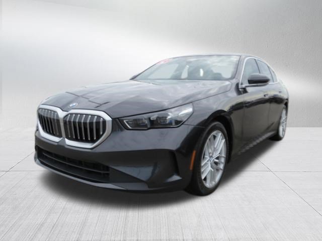 Used 2024 BMW 530i xDrive w/ Premium Package AWD/4WD image 4