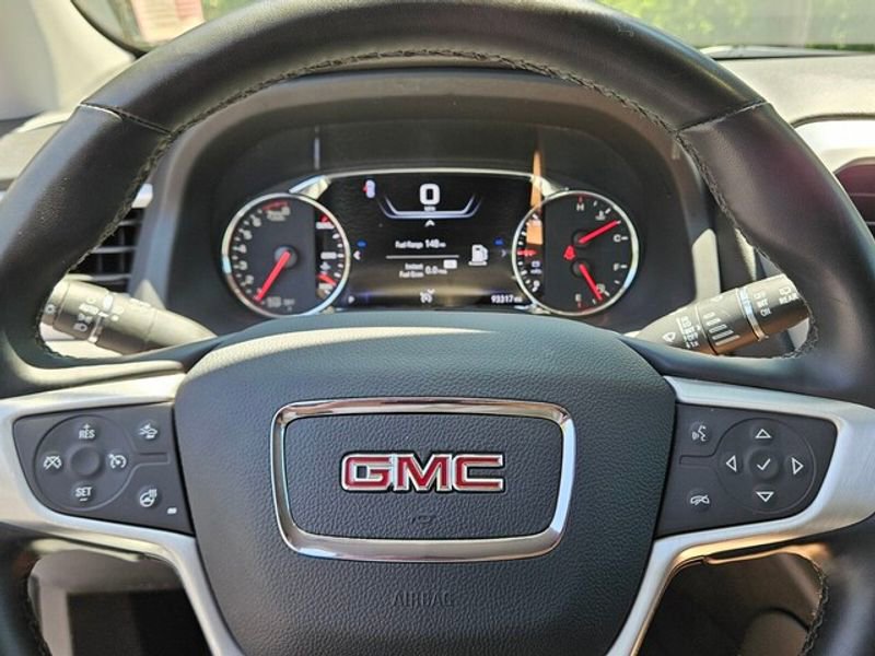 Used 2023 GMC Acadia SLT w/ Elevation Edition image 28
