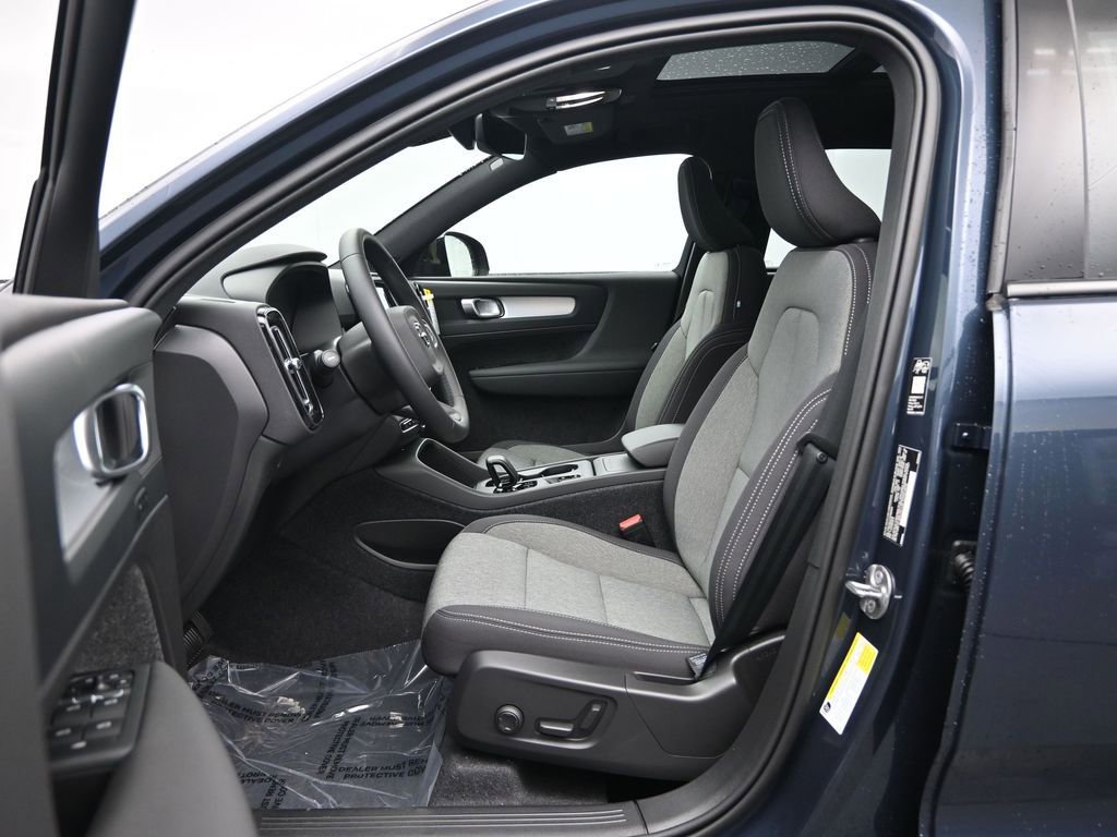 New 2026 Volvo XC40 B5 Core w/ Protection Package Premier image 21