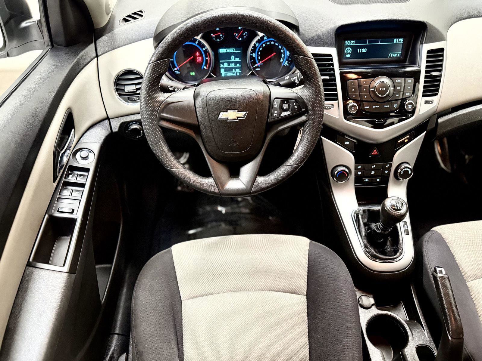 Used 2015 Chevrolet Cruze LS FWD image 2