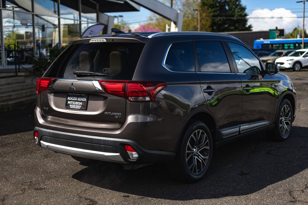 Used 2017 Mitsubishi Outlander GT AWD/4WD image 8