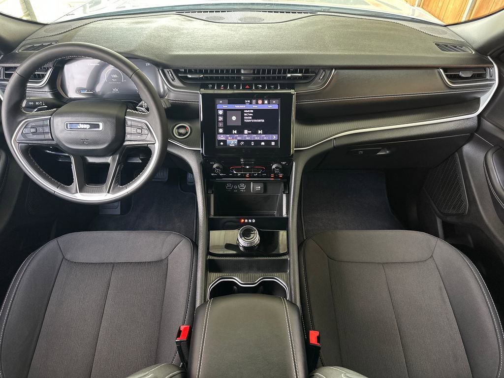 Used 2025 Jeep Grand Cherokee Laredo w/ Trailer Tow Package image 27