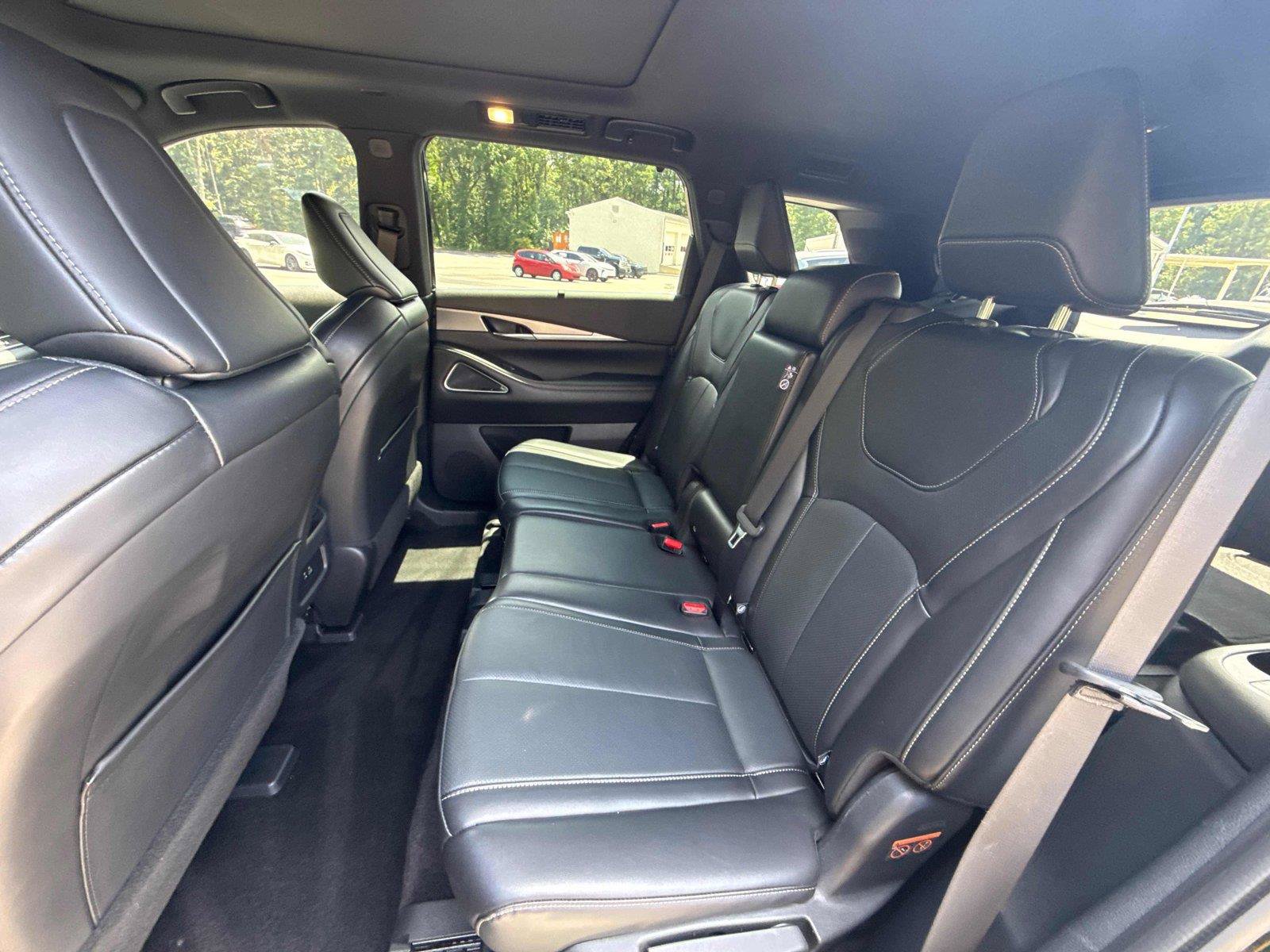 Used 2025 INFINITI QX60 Luxe w/ Black Edition FWD image 12