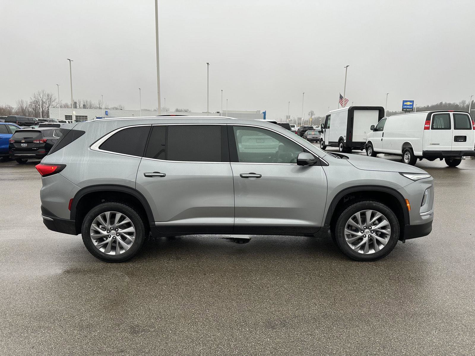 Used 2025 Buick Enclave Preferred image 10