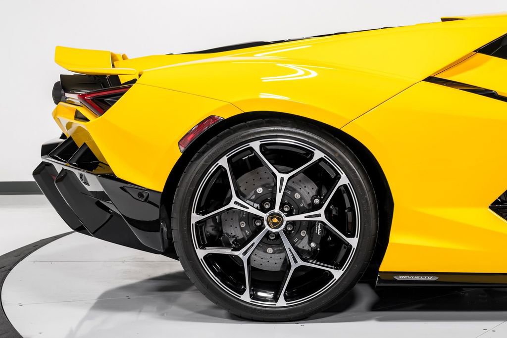 Used 2024 Lamborghini Revuelto image 47