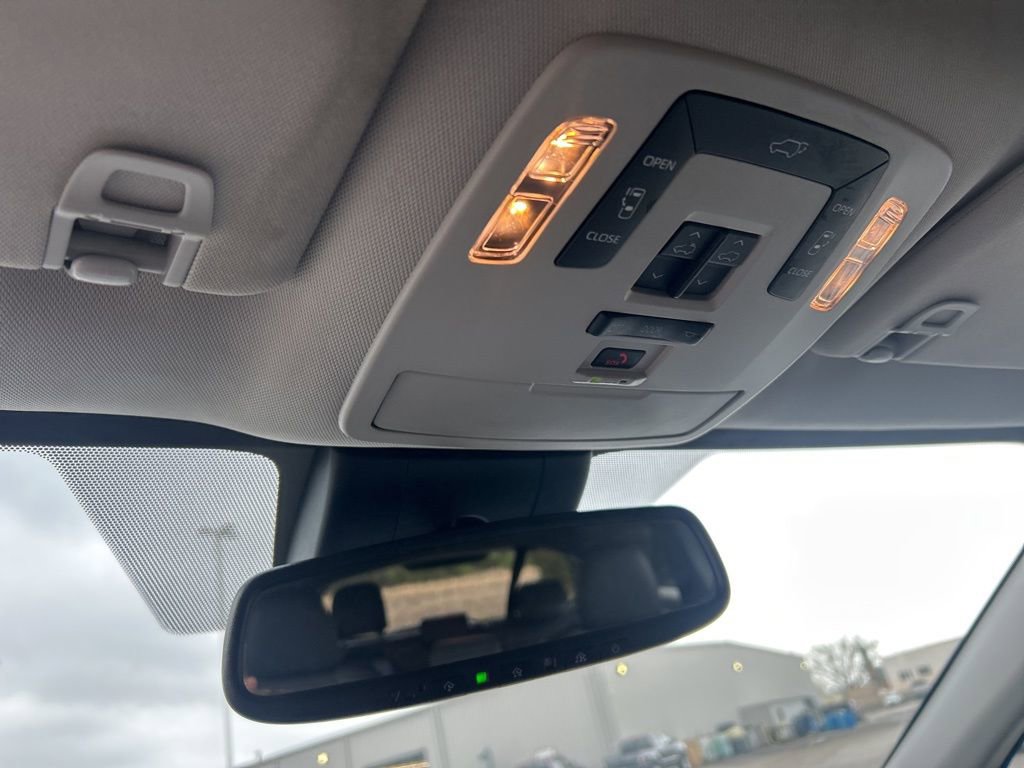 Used 2024 Toyota Sienna XLE w/ XLE Plus Package image 17