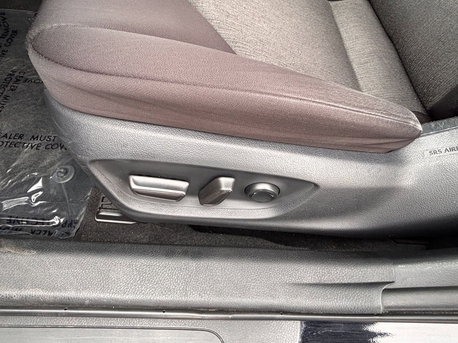 Used 2018 Toyota Camry LE FWD image 19
