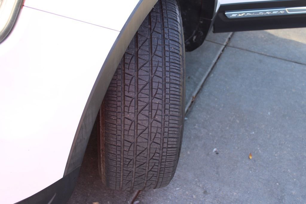 Used 2018 Ford Explorer XLT image 12