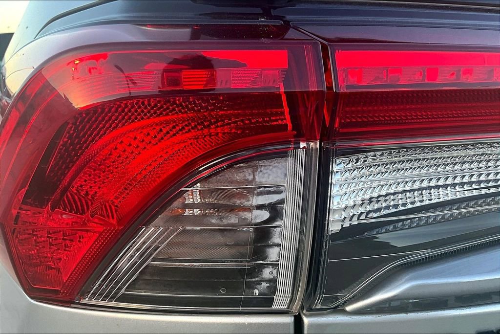 Used 2019 Toyota RAV4 LE image 37