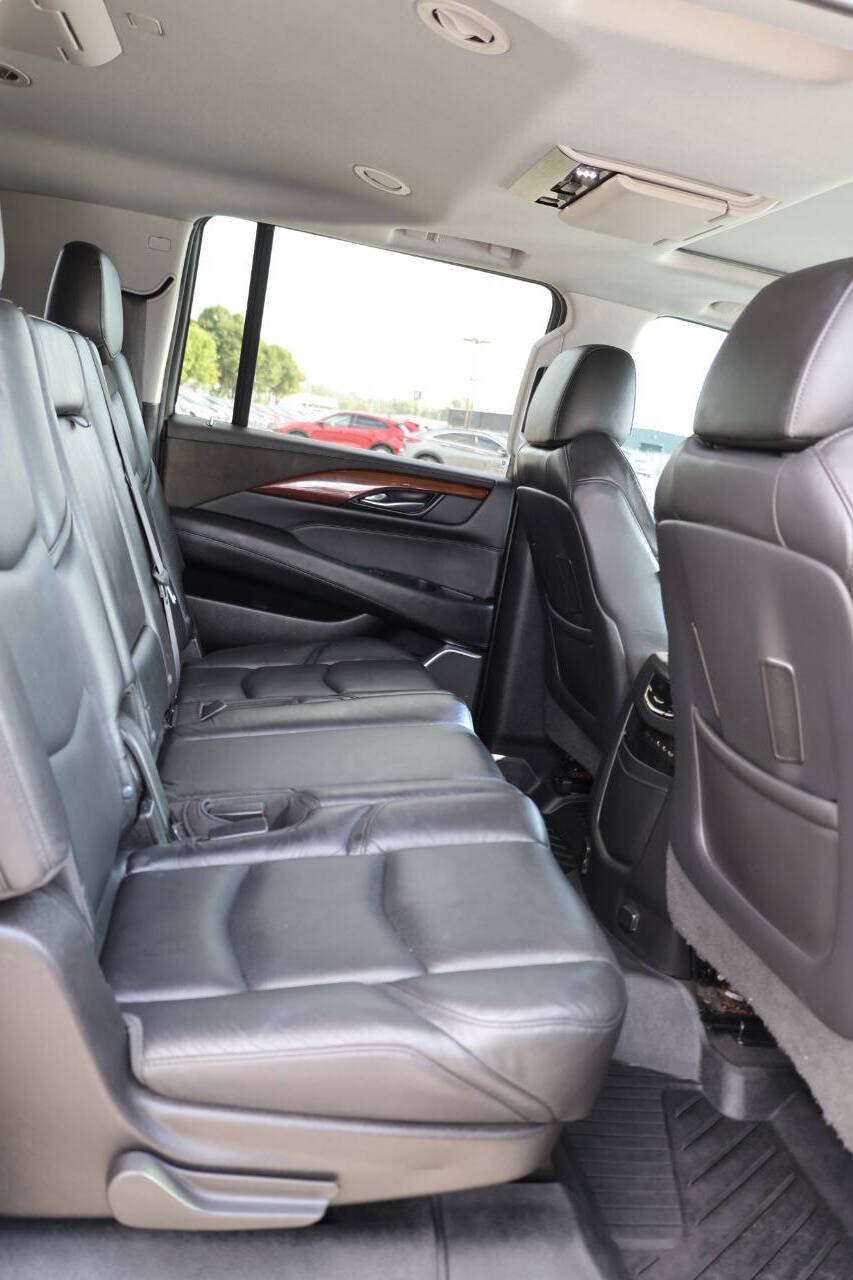 Used 2019 Cadillac Escalade ESV Luxury AWD/4WD image 16