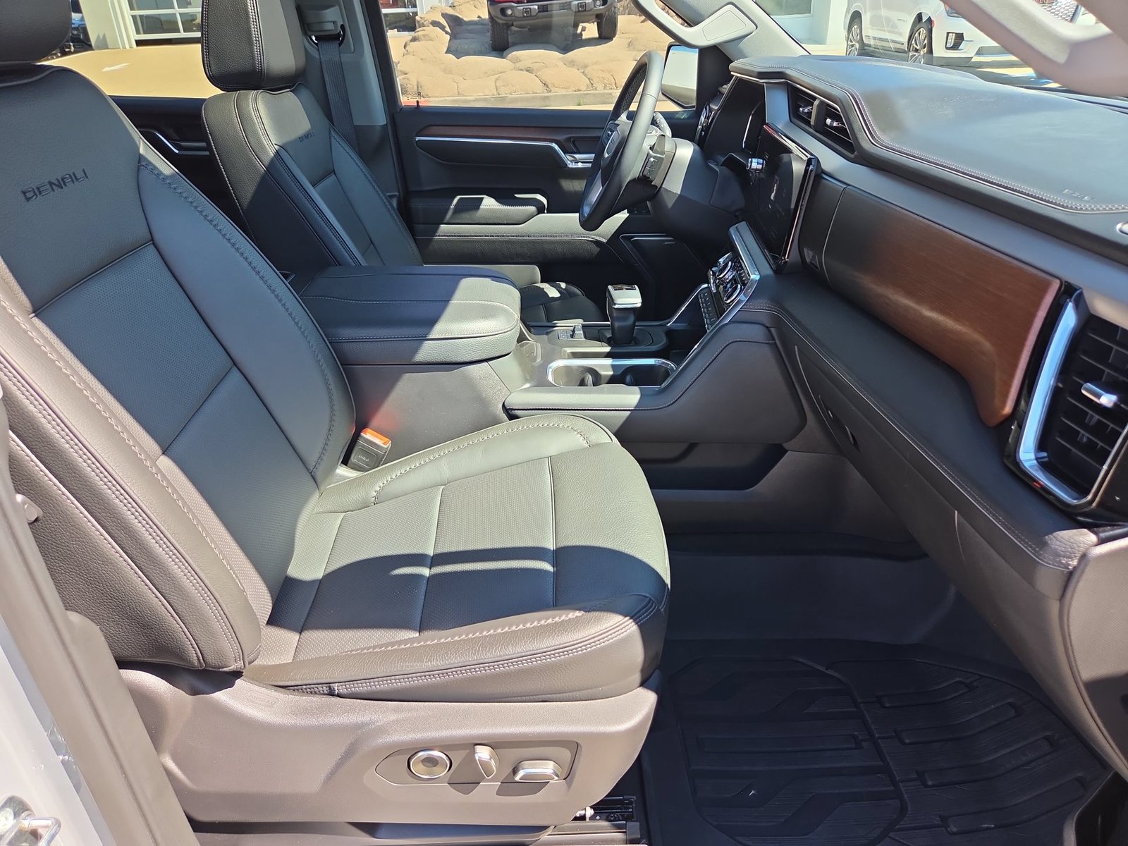 Used 2024 GMC Sierra 1500 Denali w/ Denali Reserve Package AWD/4WD image 29