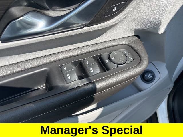 Used 2023 GMC Terrain SLE w/ Driver Convenience Package image 14