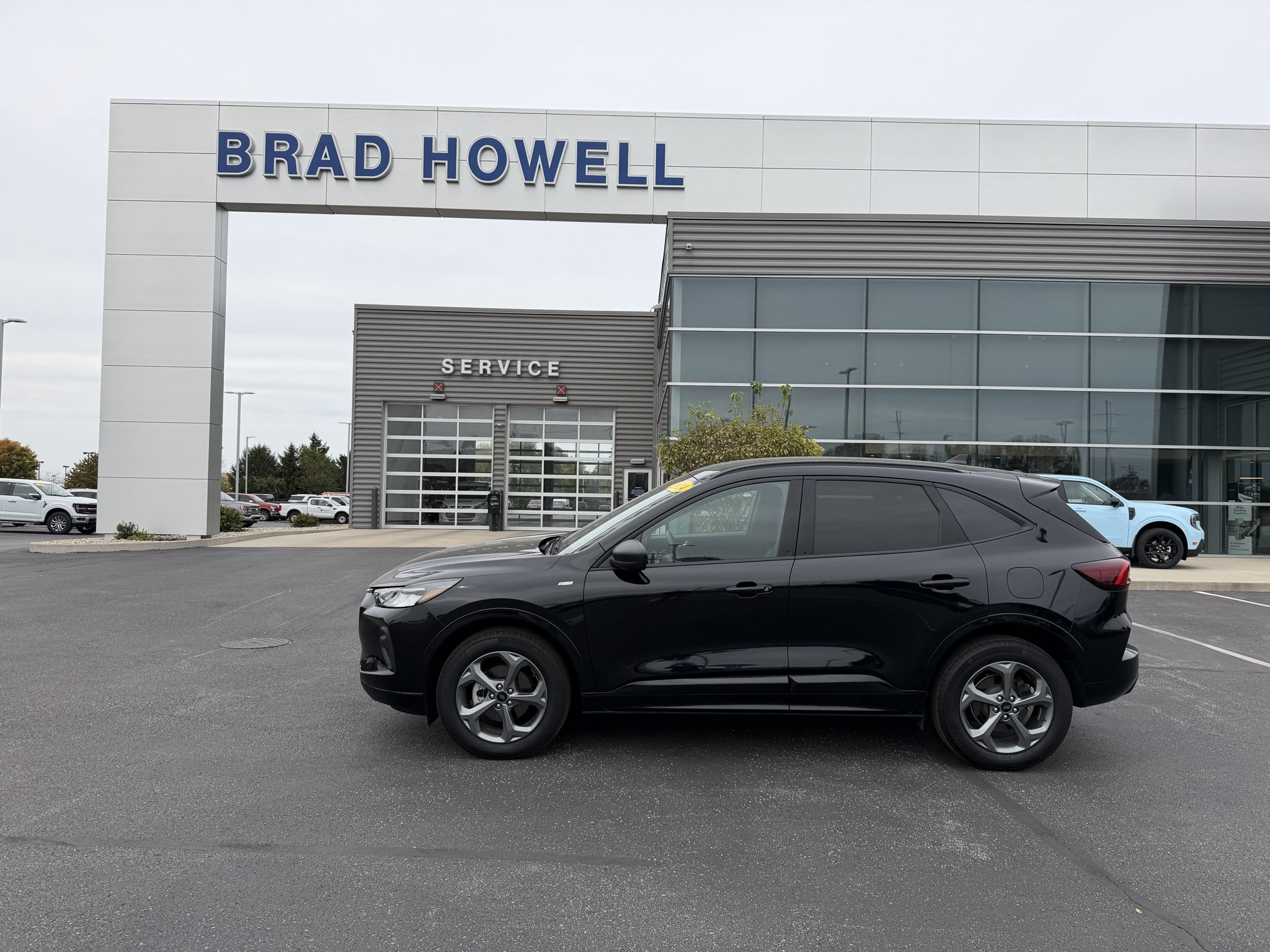 Used 2024 Ford Escape ST-Line w/ Tech Pack #1 AWD/4WD image 1