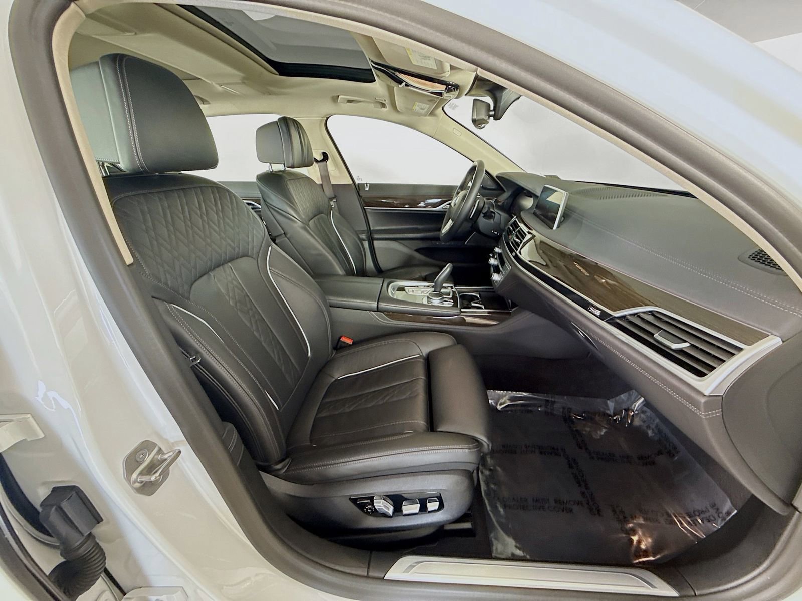 Certified 2022 BMW 750i xDrive image 30