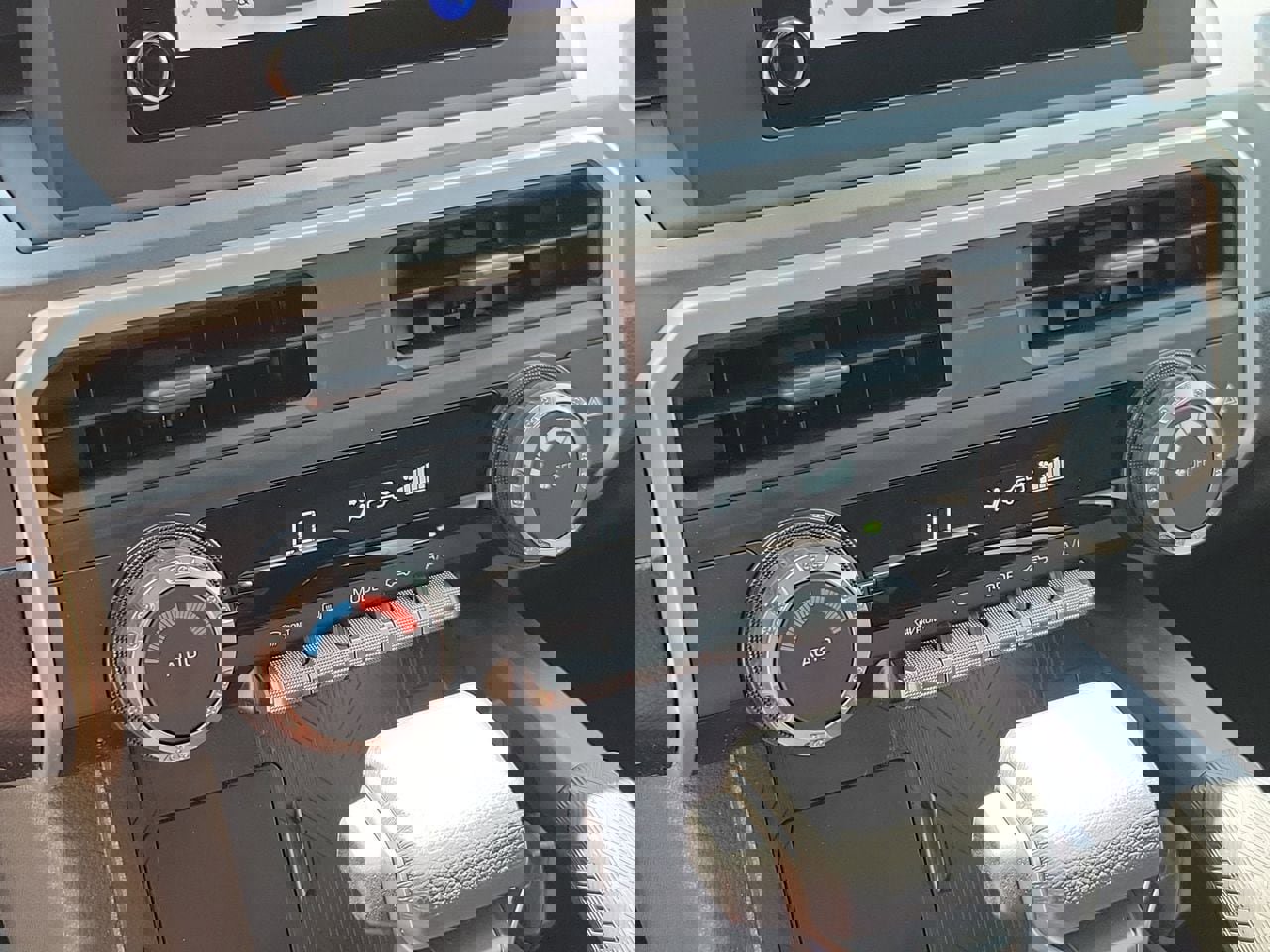 Used 2024 Toyota Tacoma SR5 w/ SR5 Upgrade Package image 25