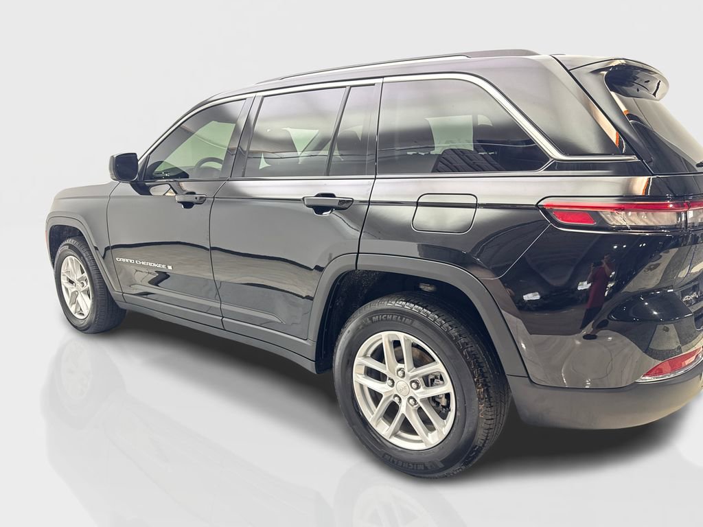 Used 2024 Jeep Grand Cherokee Laredo X w/ Trailer Tow Package AWD/4WD image 14