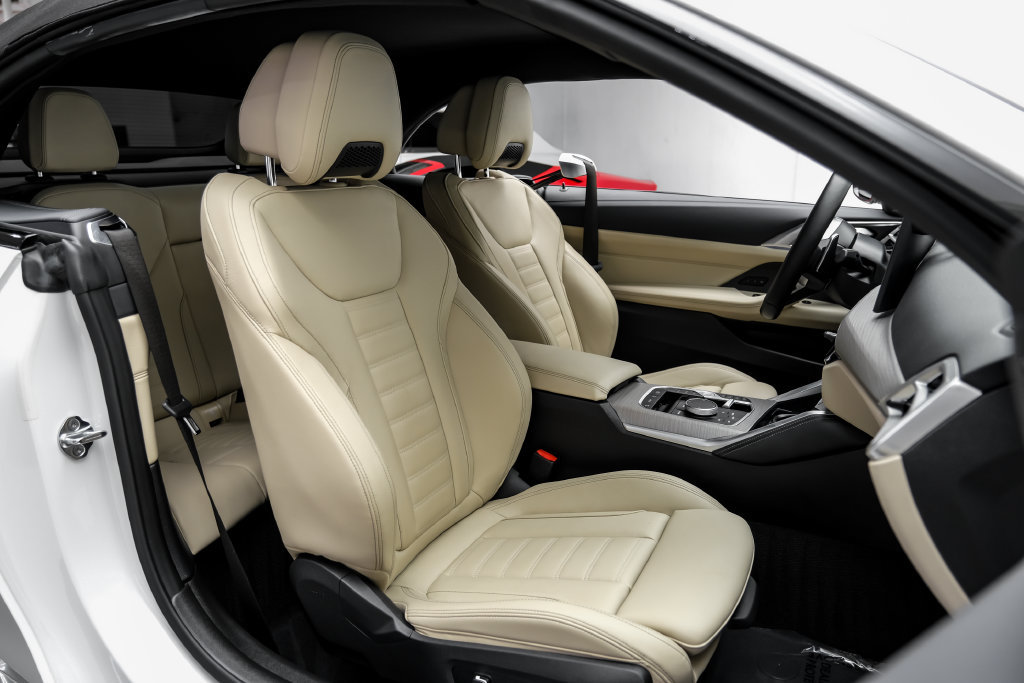 Used 2025 BMW M440i Convertible w/ Premium Package RWD image 45