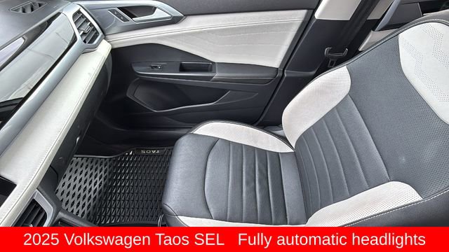 Used 2025 Volkswagen Taos SEL image 12