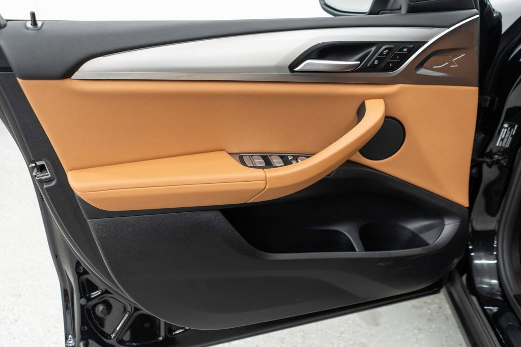 Used 2025 BMW X4 xDrive30i image 16