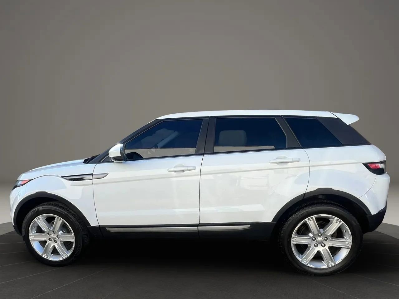 Used 2014 Land Rover Range Rover Evoque Pure Plus image 7