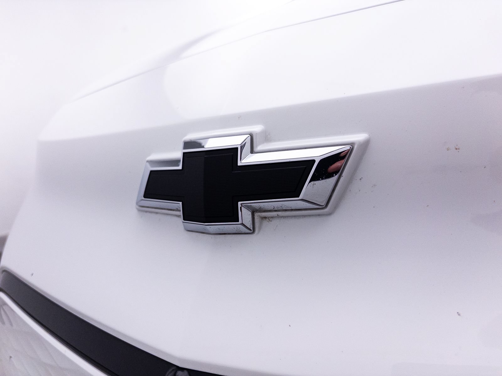 Used 2023 Chevrolet Bolt LT w/ Infotainment Package FWD image 2