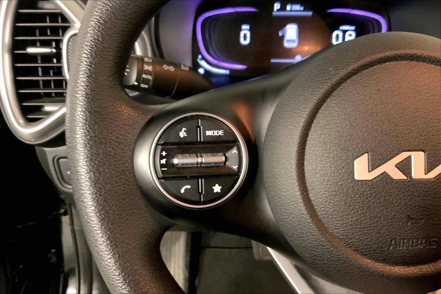 Used 2025 Kia Soul LX w/ LX Technology Package FWD image 18