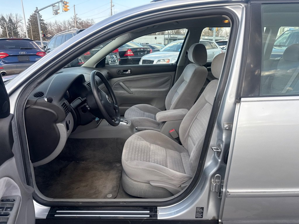 Used 2002 Volkswagen Passat GLS image 10