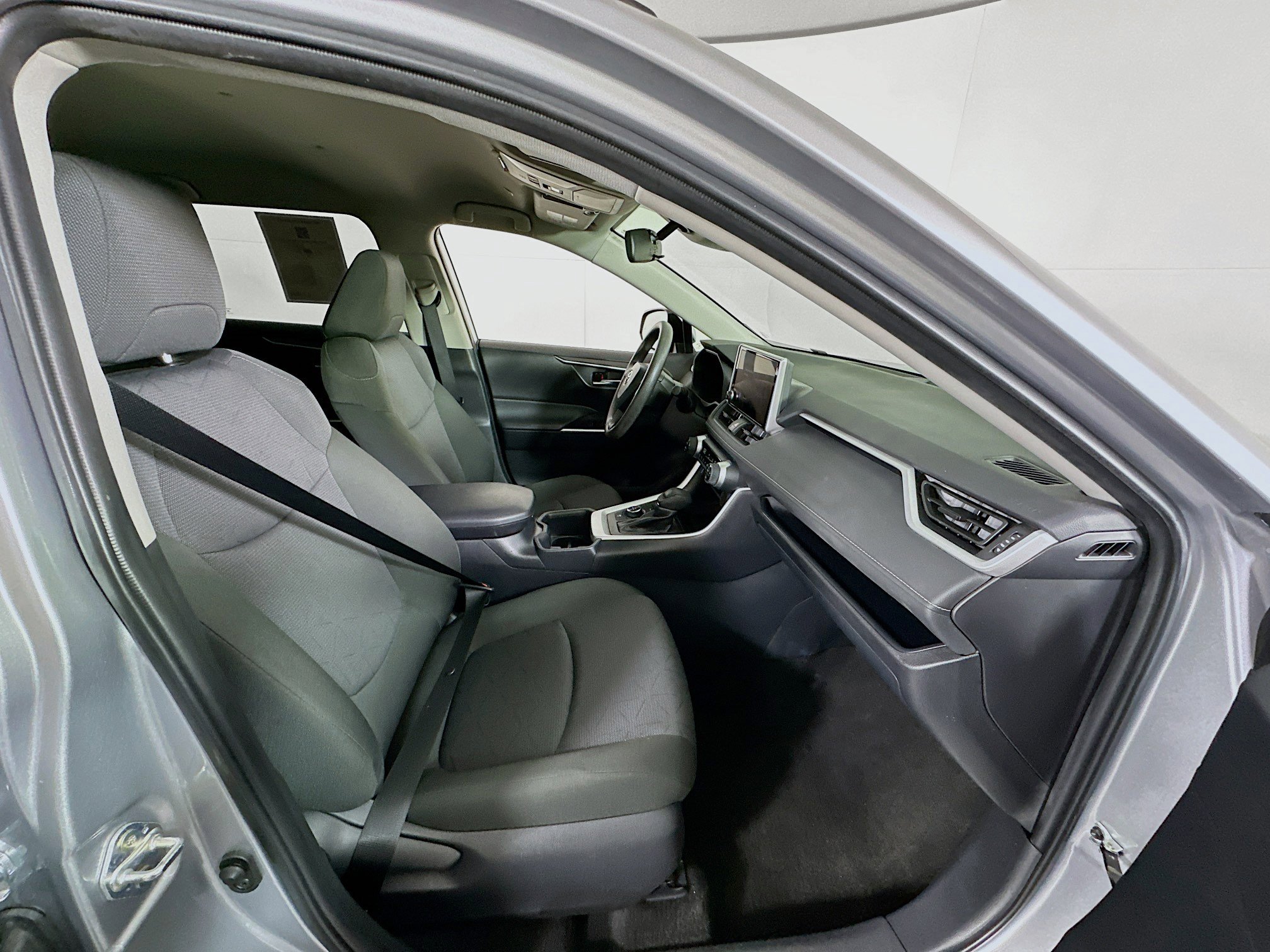 Used 2025 Toyota RAV4 XLE image 32