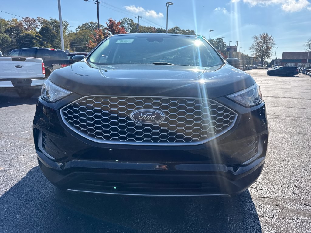 Used 2024 Ford Edge SEL AWD/4WD image 3