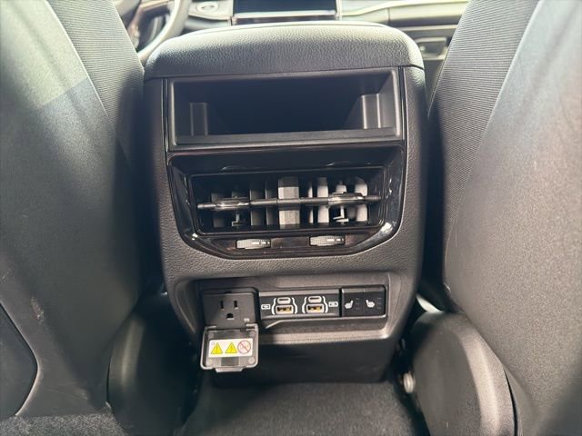 Used 2025 Jeep Grand Cherokee Limited AWD/4WD image 14
