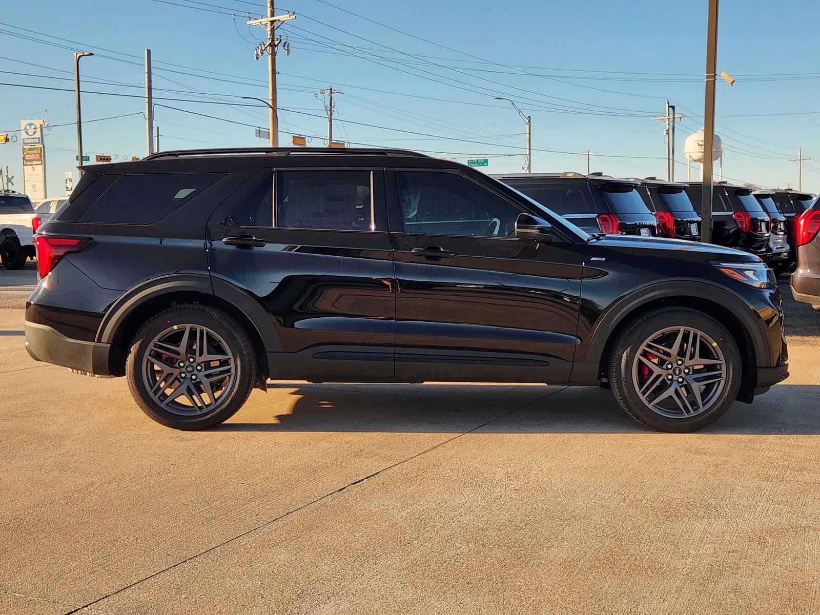 New 2026 Ford Explorer ST-Line w/ ST-Line Street Pack image 7