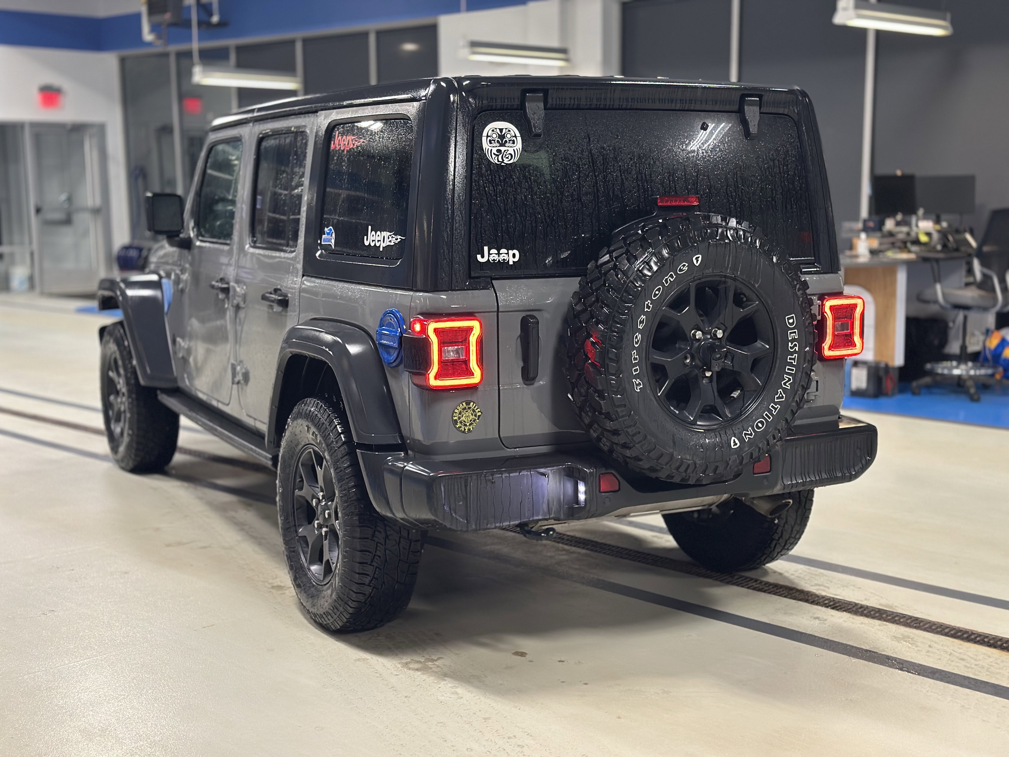 Used 2021 Jeep Wrangler Unlimited Willys image 9