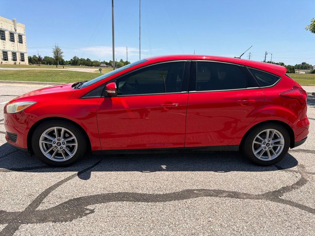 Used 2016 Ford Focus SE FWD image 2