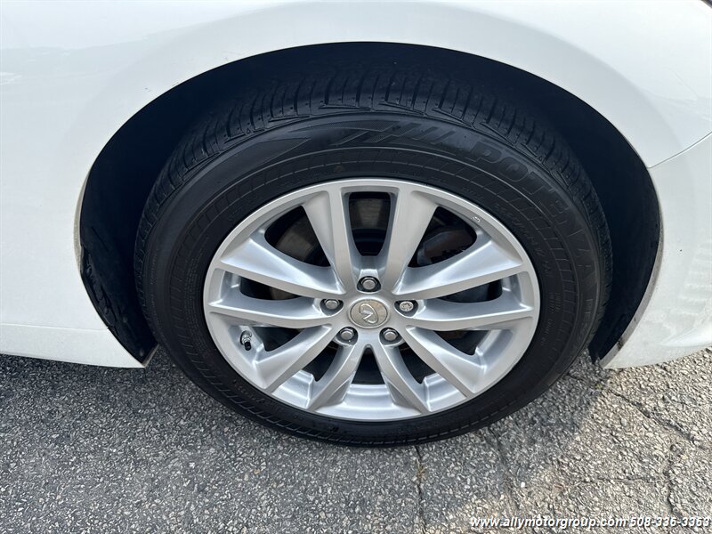 Used 2015 INFINITI Q50 Premium w/ All Weather Package AWD/4WD image 16