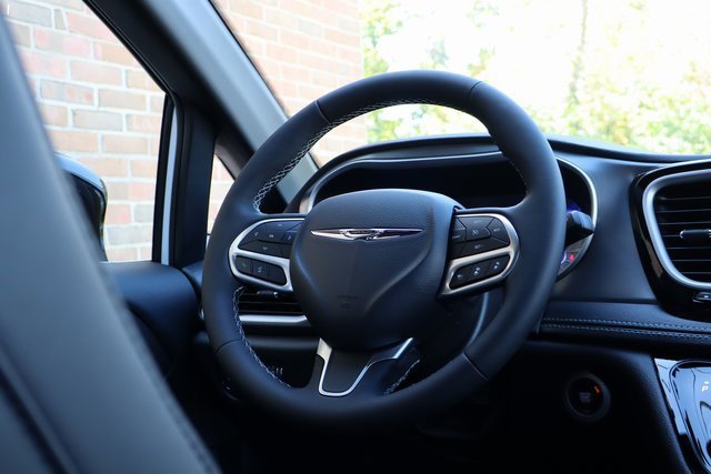 New 2026 Chrysler Pacifica Select image 55